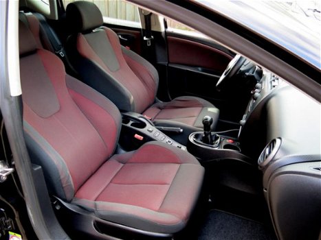 Seat Leon - 1.6 Sportstyle //Zwart, Airco, LM Velg// - 1