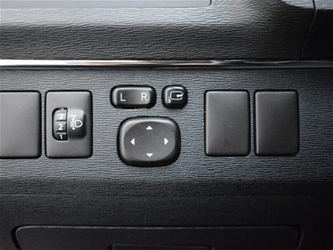 Toyota Avensis Wagon - 1.8 VVTi Business | Navigatie | Trekhaak - 1