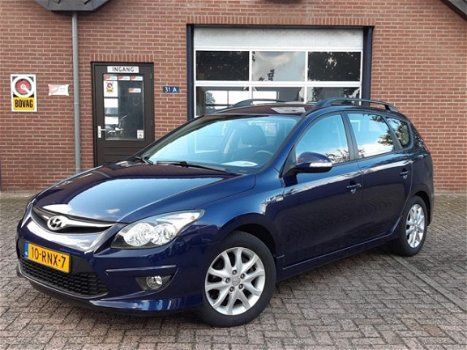 Hyundai i30 CW - I30cw 1.4i CVVT Blue i-drive Airco Navi NL-auto Afn. haak - 1