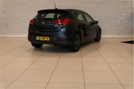 Kia Cee'd - 1.6 GDI Plus Pack Navi / Camera / Climate Control / All Weather banden / LMV - 1