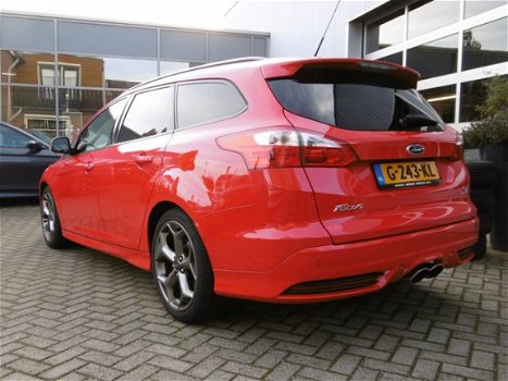 Ford Focus Wagon - 2.0 EcoBoost ST-3 * 250 PK * Navi, Leder, Camera - 1