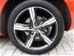 Volvo V40 - 2.0 D2 R-Design * 91.000 km * Navi / 17