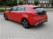 Volvo V40 - 2.0 D2 R-Design * 91.000 km * Navi / 17