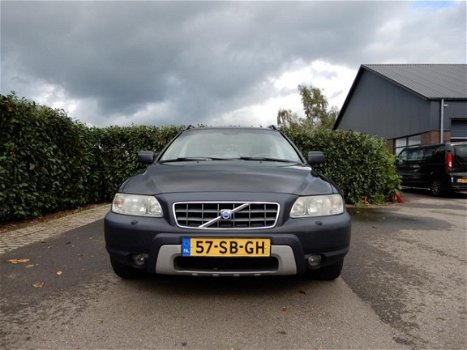 Volvo XC70 - 2.5 T Summum origineel Nederlandse auto met NAP. Voorzien van afneembare trekhaak - 1