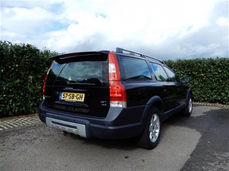 Volvo XC70 - 2.5 T Summum origineel Nederlandse auto met NAP. Voorzien van afneembare trekhaak - 1