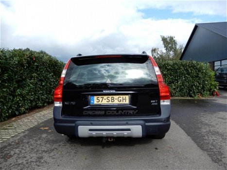 Volvo XC70 - 2.5 T Summum origineel Nederlandse auto met NAP. Voorzien van afneembare trekhaak - 1