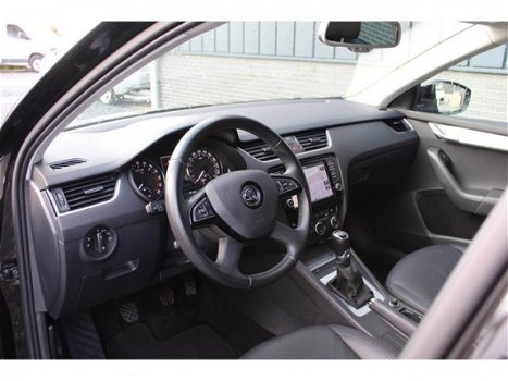 Skoda Octavia Combi - 1.6 TDI 105pk Elegance LEDER + ADAPTIVE - 1