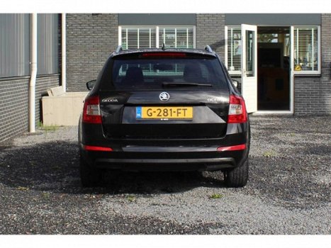 Skoda Octavia Combi - 1.6 TDI 105pk Elegance LEDER + ADAPTIVE - 1