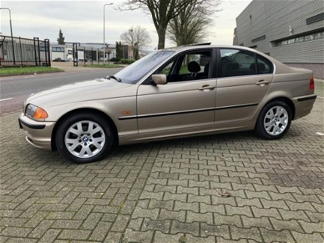 BMW 3-serie - 320i Executive Aut5 sedan (95.585km) - 1