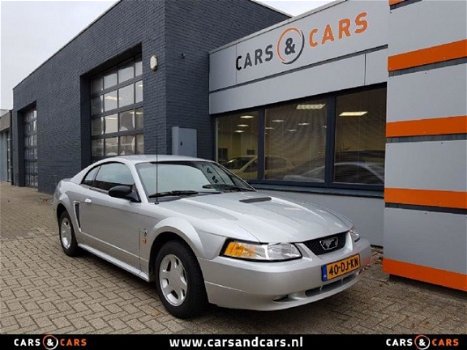 Ford Mustang - 3.8 V6 Coupé 35th Anniversary - 1