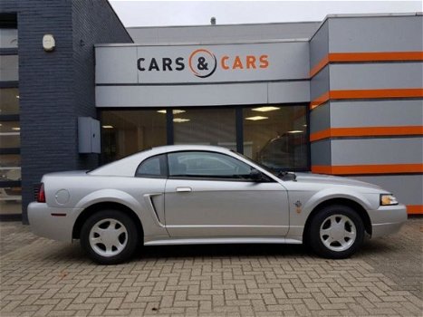 Ford Mustang - 3.8 V6 Coupé 35th Anniversary - 1