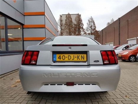 Ford Mustang - 3.8 V6 Coupé 35th Anniversary - 1