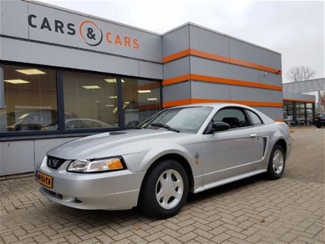 Ford Mustang - 3.8 V6 Coupé 35th Anniversary - 1