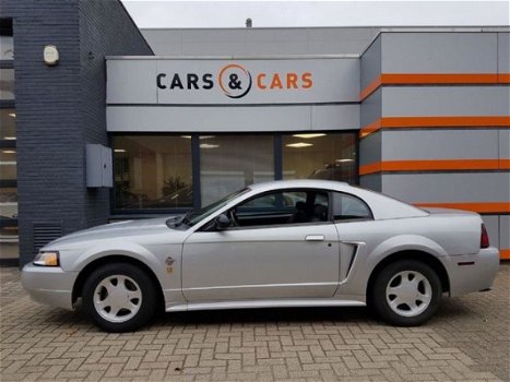 Ford Mustang - 3.8 V6 Coupé 35th Anniversary - 1