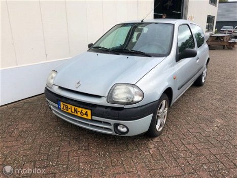 Renault Clio - 1.6 RT LET OP: geen APK - 1