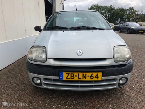 Renault Clio - 1.6 RT LET OP: geen APK - 1