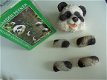 VROLIJKE BOOM DECORATIE PANDA BEER LINKS KIJKEND NIEUW - 2 - Thumbnail