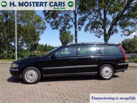 Volvo V70 - 2.4 T Comfort Line * AIRCO * 7 PERSOONS * LEDER * APK * GOED ONDERHOUDEN - 1