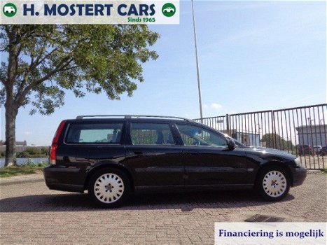 Volvo V70 - 2.4 T Comfort Line * AIRCO * 7 PERSOONS * LEDER * APK * GOED ONDERHOUDEN - 1