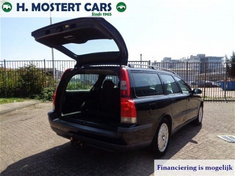 Volvo V70 - 2.4 T Comfort Line * AIRCO * 7 PERSOONS * LEDER * APK * GOED ONDERHOUDEN - 1