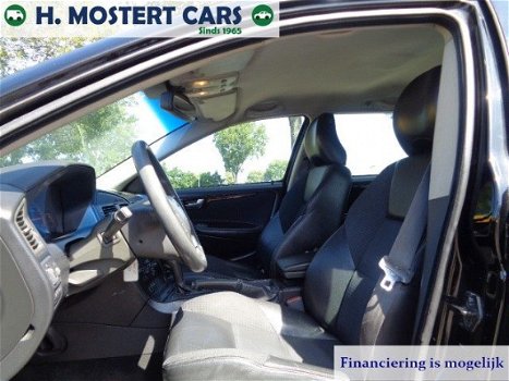 Volvo V70 - 2.4 T Comfort Line * AIRCO * 7 PERSOONS * LEDER * APK * GOED ONDERHOUDEN - 1