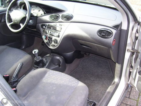 Ford Focus - 1.4-16V Trend - 1