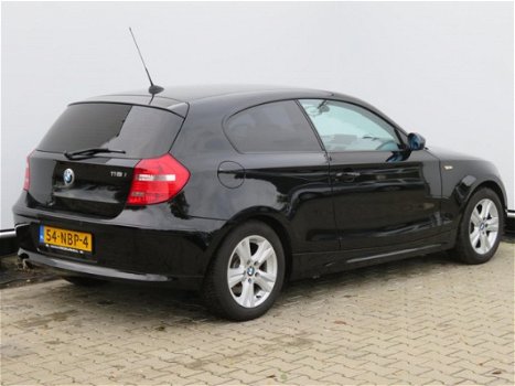 BMW 1-serie - 118i Navigatie/Stoelverwarming - 1