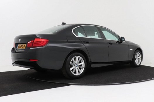 BMW 5-serie - 520i Executive | Navigatie | Org NL | Xenon | PDC - 1