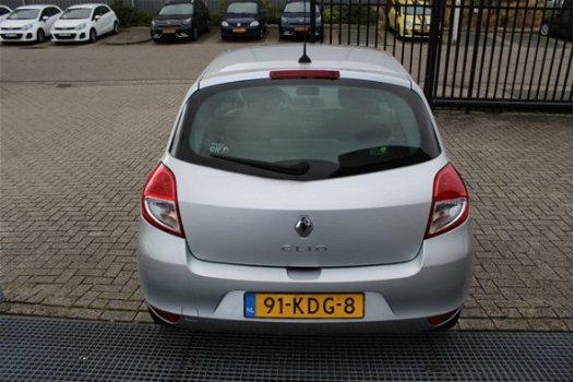 Renault Clio - 1.2 Special Line Navigatie/Airco - 1