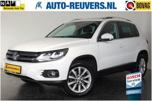 Volkswagen Tiguan - 2.0 TDI 140pk 4Motion Track en Field / Xenon / Navi / Trekhaak - 1