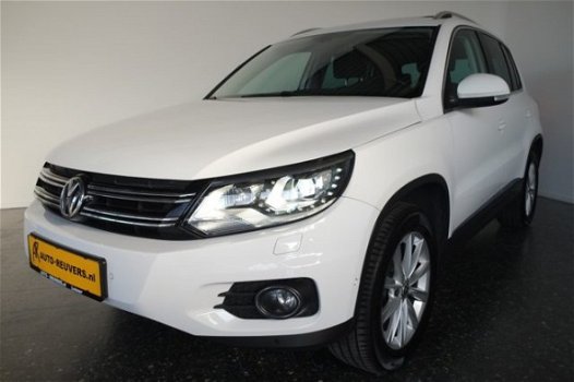 Volkswagen Tiguan - 2.0 TDI 140pk 4Motion Track en Field / Xenon / Navi / Trekhaak - 1