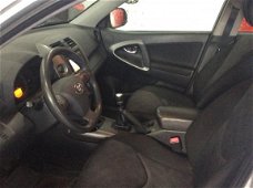 Toyota RAV4 - 2.0 16v VVT-i 158pk Comfort Trekhaak Navi