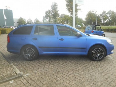 Skoda Octavia Combi - 1.2 TSI Ambition Business Line GEWRAPT Brilliant blue mat metallic - 1