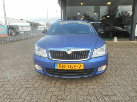 Skoda Octavia Combi - 1.2 TSI Ambition Business Line GEWRAPT Brilliant blue mat metallic - 1