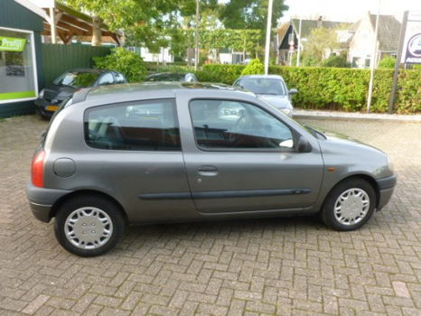 Renault Clio - 1.6 RN Automaat - 1