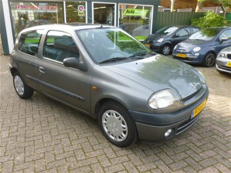 Renault Clio - 1.6 RN Automaat - 1