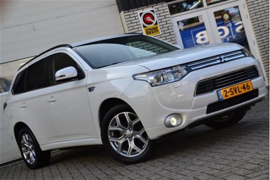 Mitsubishi Outlander - 2.0 PHEV Instyle Schuifdak Leder Trekhaak Navi '13 - 1