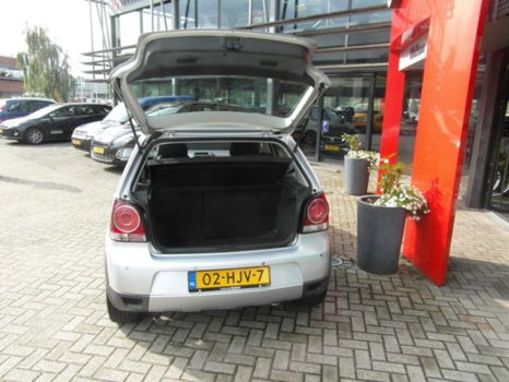 Volkswagen Polo - 1.6-16V Cross - 1