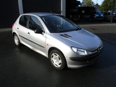 Peugeot 206 - 1.1 XR - 1