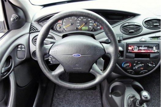 Ford Focus Wagon - 1.4 16V Ambiente | APK 10-2020 | YOUNGTIMER | - 1