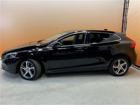 Volvo V40 - 2.0 T2 Momentum lage km stand stoelverwarming 4x - 1