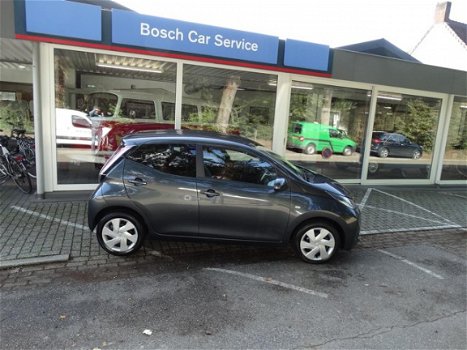 Toyota Aygo - 1.0 VVT-i 69pk 5D x-play - 1