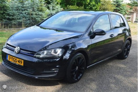 Volkswagen Golf - - 1.6 TDI Highline LED / XENON / STOELVERWARMING / GROTE NAVI - 1