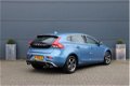 Volvo V40 - 2.0 D2 R-Design Business Stoelverwarming| Navigatie| PDC| Bleutooth| Verwarmbare voorrui - 1 - Thumbnail