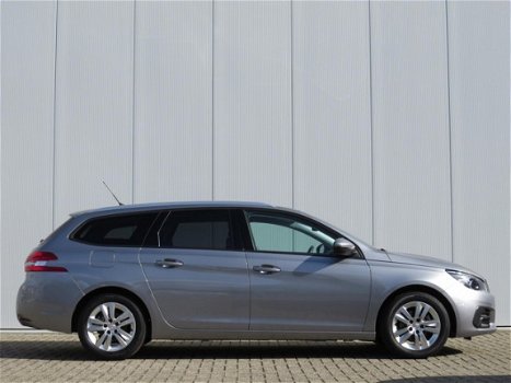 Peugeot 308 - 110PK BLUE LEASE EXECUTIVE NAVIGATIE / PANODAK / PARKEERSENSOREN - 1