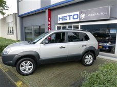 Hyundai Tucson - 2.0i Dynamic |Airco | Trekhaak | Getint glas | LM velgen