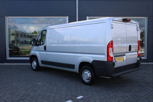 Peugeot Boxer - 330 130pk BlueHDI L2H1 Premium GEVEERDE CHAUFFEURSSTOEL - 1