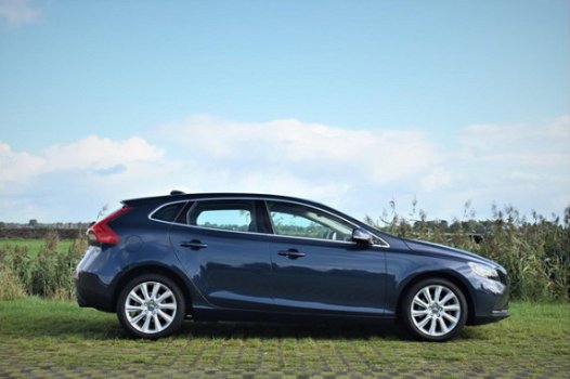 Volvo V40 - 1.6 T3 Summum - 1