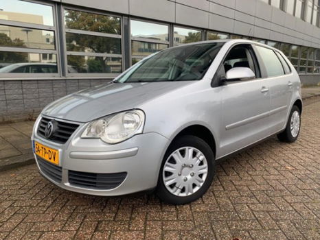 Volkswagen Polo - 1.2 / 5 deurs INRUIL MOGELIJK/NAP/XENON/1E EIGENAAR/AIRCO/ - 1