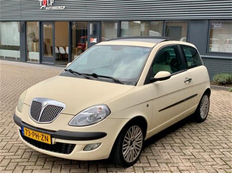 Lancia Y(psilon) - 1.4 16v Platino - 1